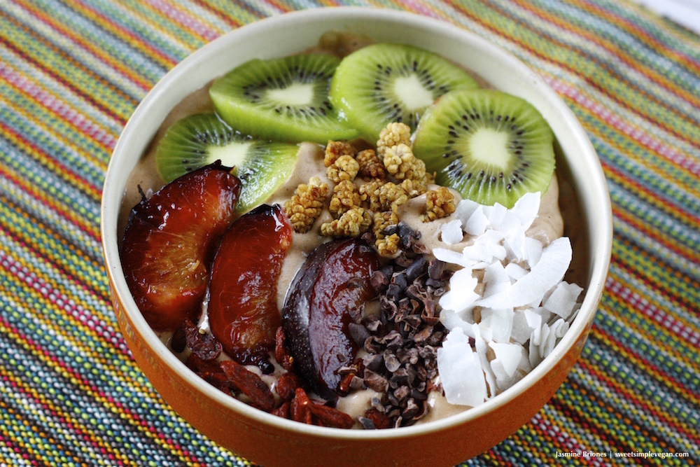 Cacao Banana Ice Cream Breakfast Bowl (raw, low-fat)