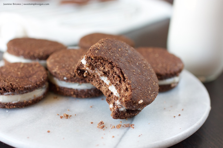 Healthy Vegan Oreos {gluten-free}