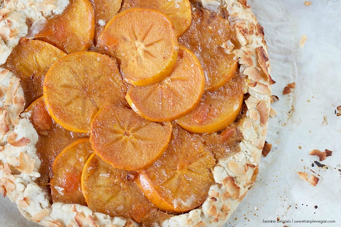 Persimmon Galette w/ Toasted Coconut Covered Crust / Vegan Thanksgiving #veganthanksgiving #vegan #ysjthanksgiving sweetsimplevegan.com